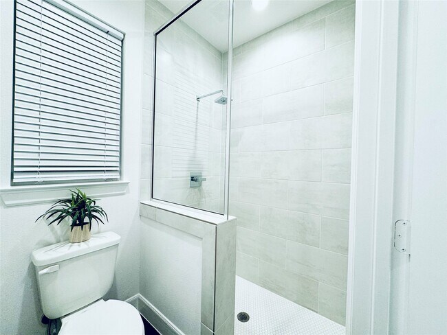 Foto del edificio - 2717 Clinton Dr