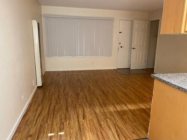 Primary Photo - 327 Chapman Ave