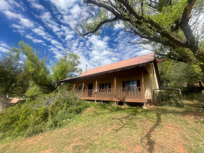 Building Photo - Valley & Mountain Views in Beautiful Falls...