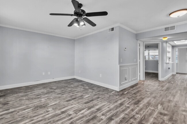 Sala de estar - 5850 18th St N