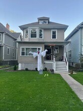 Building Photo - 1822 W Greenleaf Ave