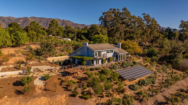 Building Photo - Amazing View Home