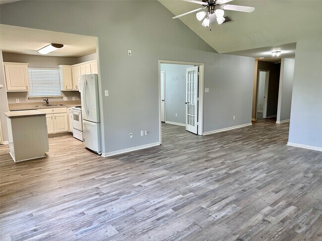Foto del edificio - 29006 Trinity River Dr