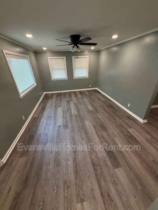 Foto del edificio - 120 Leslie Ave