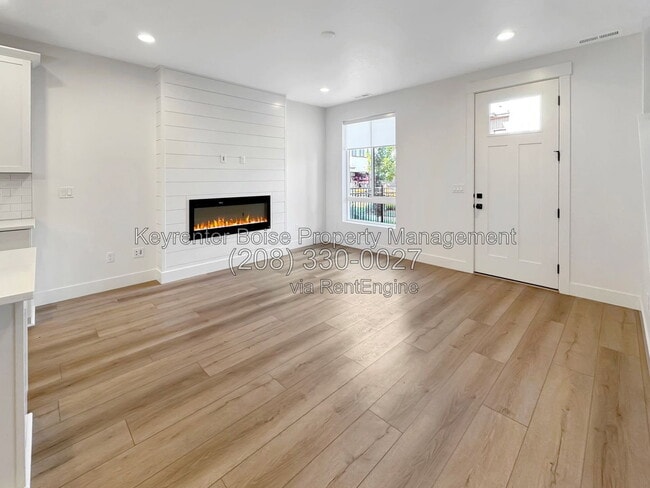 Building Photo - 281 S City Lgts Ln