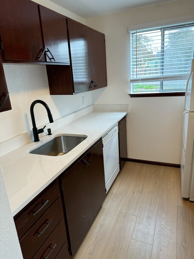 Foto del edificio - 811 Hayward Ave