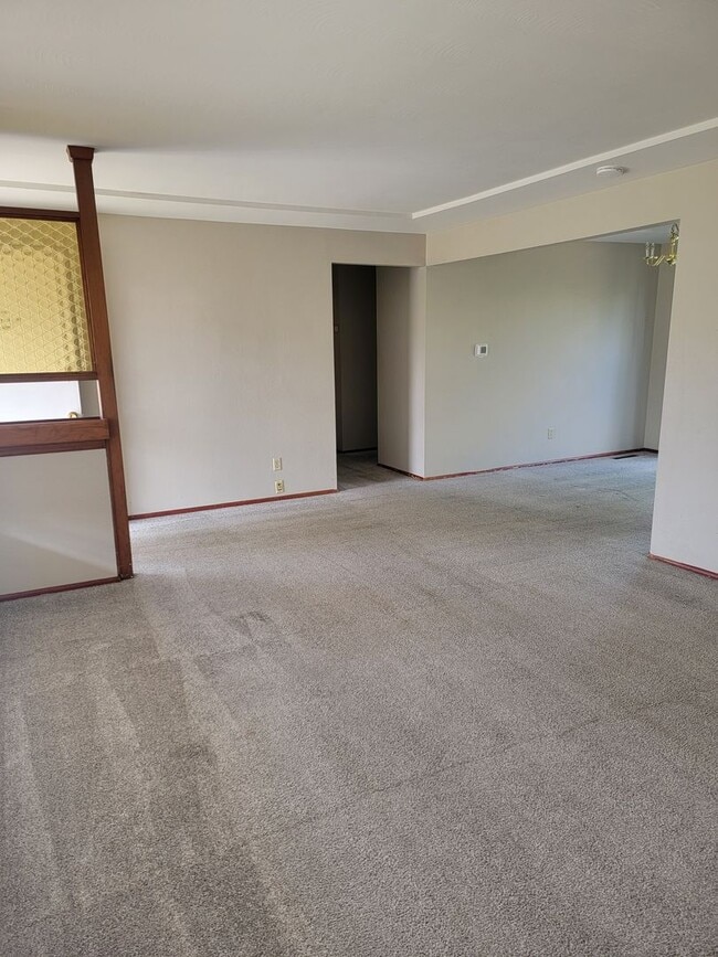 Building Photo - Affordable Lakewood 3 bedroom Rambler