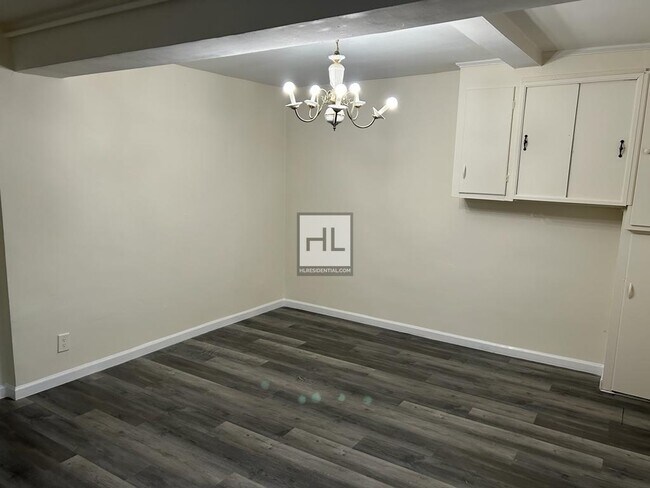 Foto del edificio - Spacious 1-bedroom / 1-bath on GLENWOOD ROAD