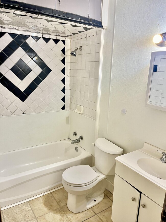 Foto del edificio - 5967 Byron Ave