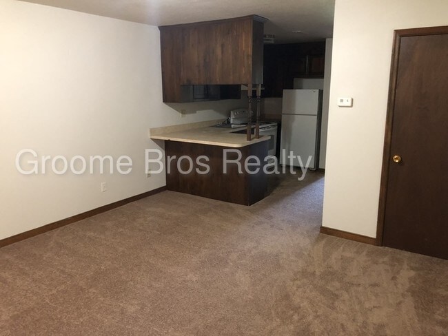 Building Photo - Newbridge Square Apartment