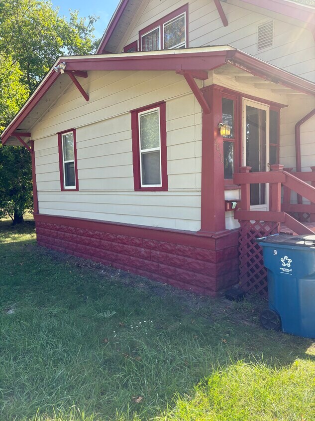 Foto principal - 2030 Riordan St