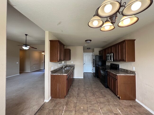 Building Photo - 210 Willow Dr