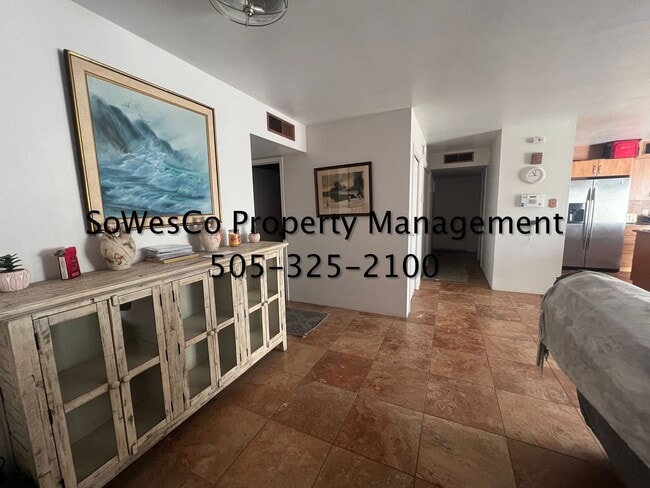 Foto del edificio - FULLY FURNISHED  3 Bedroom - Short or Long Term Available