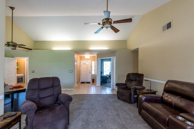 Building Photo - Updated 3/2 Cambridge Near Clovis North