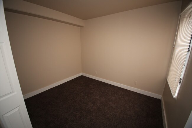 Building Photo - 2BD/1BA Apartment