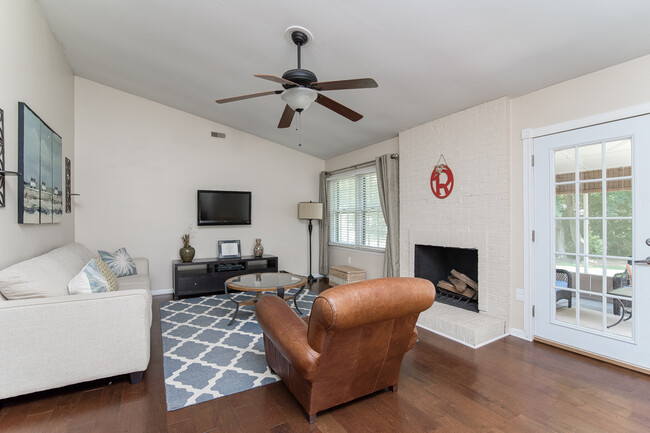 Building Photo - 2413 Turnberry Ln