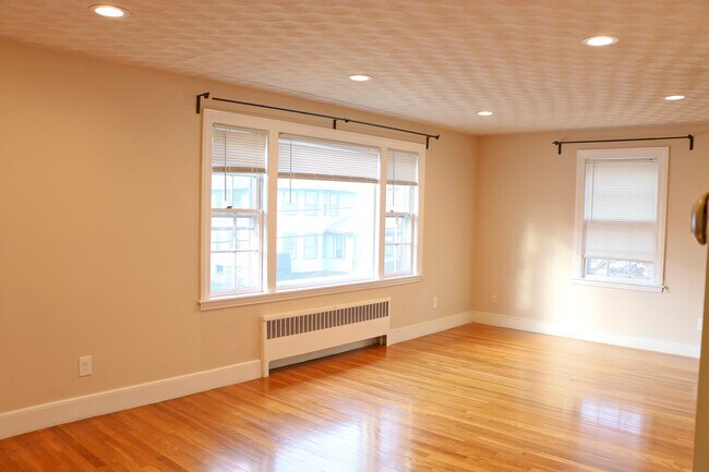 Foto del edificio - 21 Bates Rd