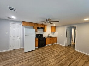 Building Photo - 9222 Sandra St