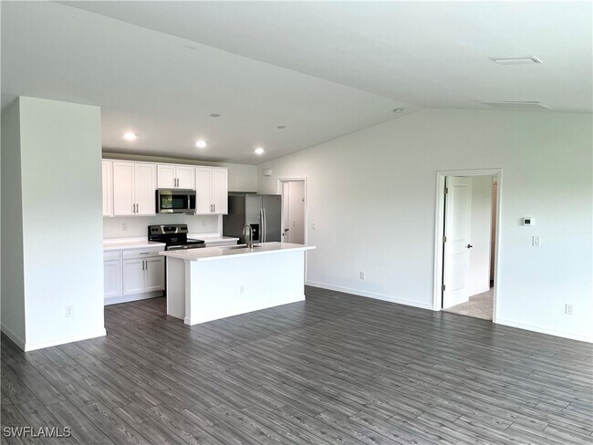 Building Photo - 4303 NE 12th Ct