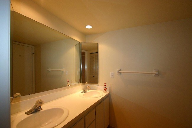 Building Photo - 1554 Forest Lakes Cir