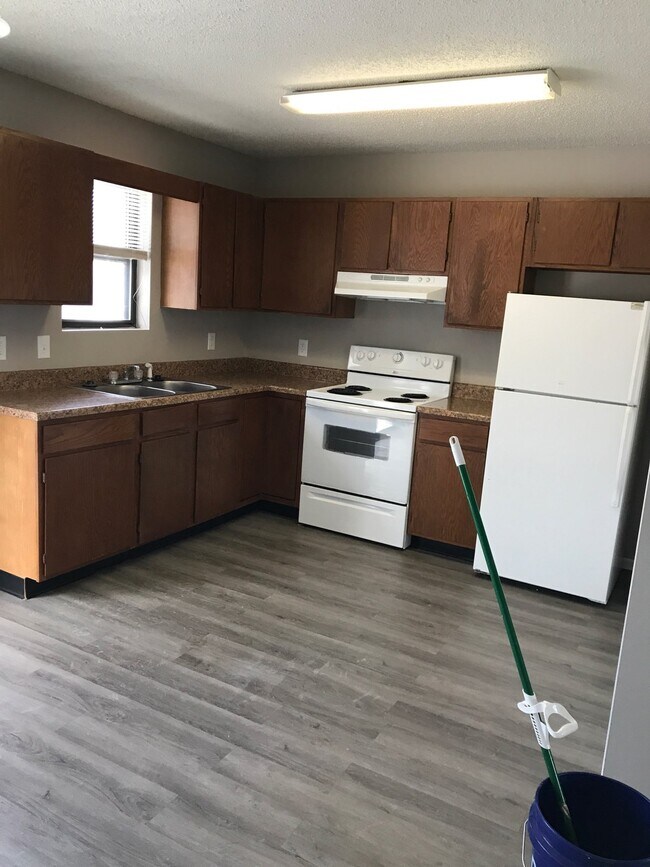 KITCHEN - 4310 N 31st St