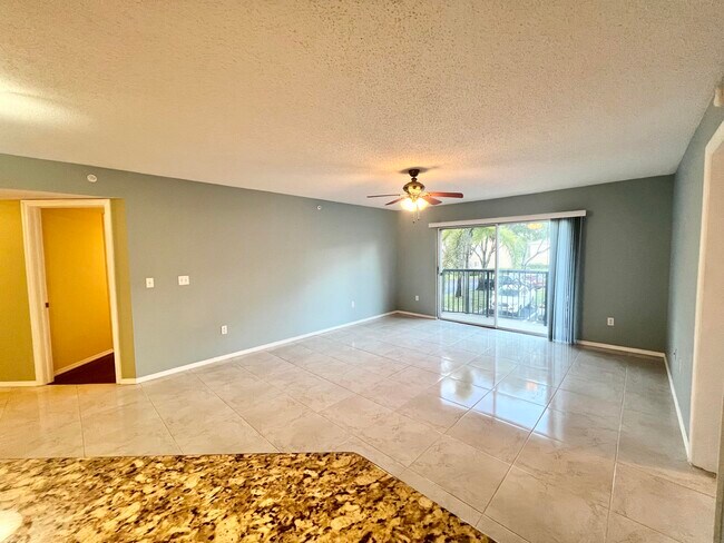 Building Photo - 1100 Crestwood Ct S