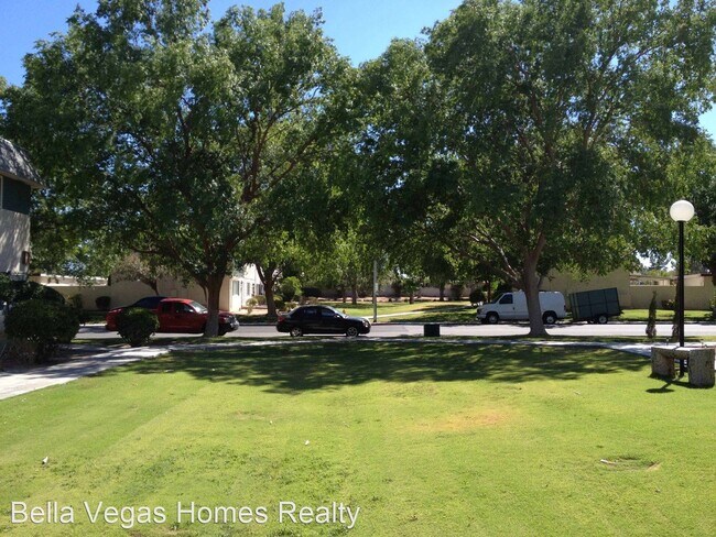 Building Photo - 2 br, 2.5 bath House - 569 Greenbriar Town...