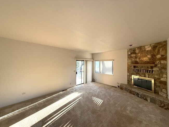 Building Photo - 252 Estates Dr