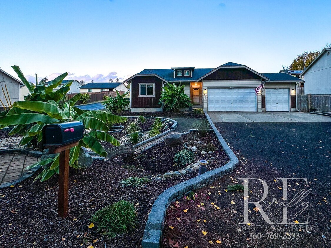 Single Story, Tranquil Gardens, 3-Car Garage! - Single Story, Tranquil Gardens, 3-Car Garage!