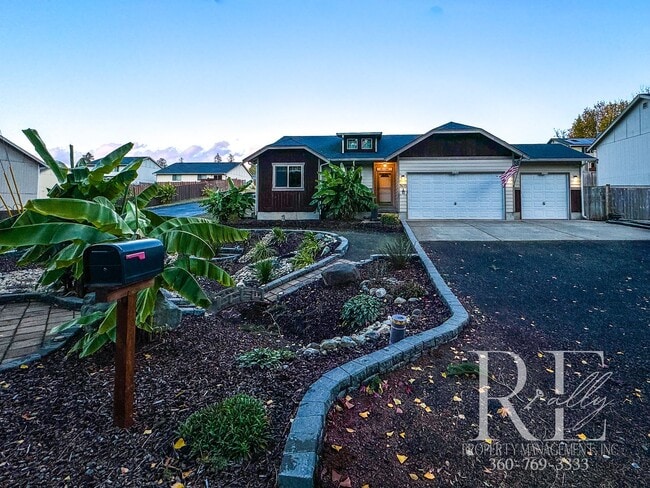 Building Photo - Single Story, Tranquil Gardens, 3-Car Garage!