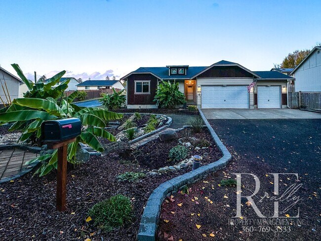 Foto del edificio - Single Story, Tranquil Gardens, 3-Car Garage!