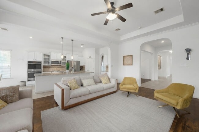 Building Photo - 13711 Contour Ct