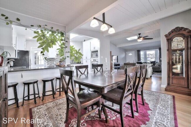 Foto del edificio - 3 br, 2 bath House - 2058 Carlton Ave