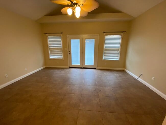 Building Photo - 4635 Sydney Ln