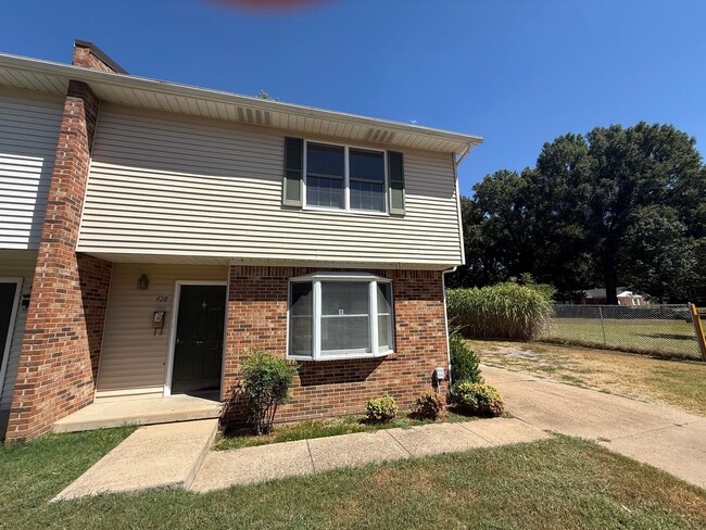 Building Photo - Moody St Duplex