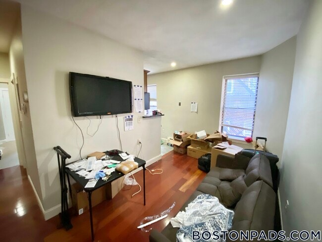 Foto del edificio - 14 Westland Ave