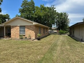 Building Photo - 122 W Wellington St