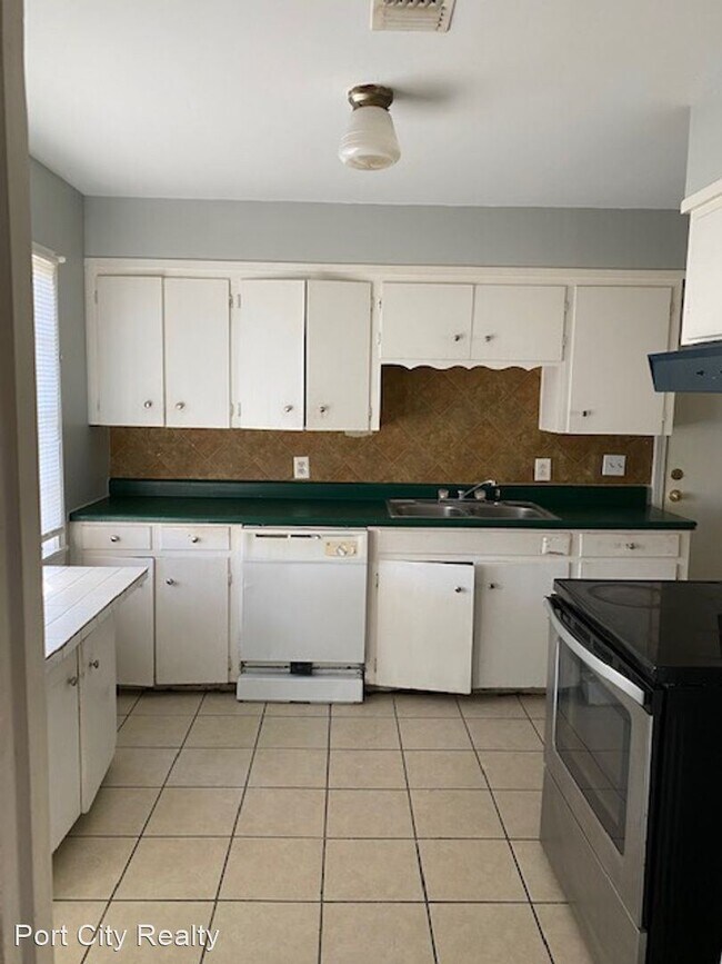 Building Photo - 3 br, 1 bath House - 170 Carroll St.