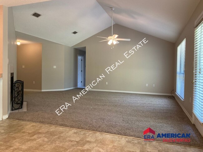 Foto del edificio - 2365 Hemlock Dr