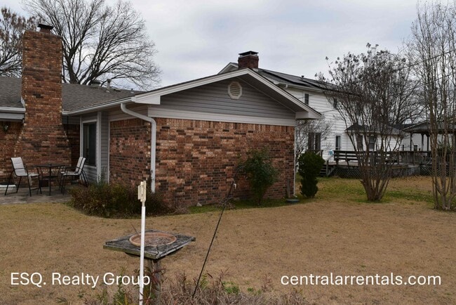 Building Photo - 4512 Somers Ave