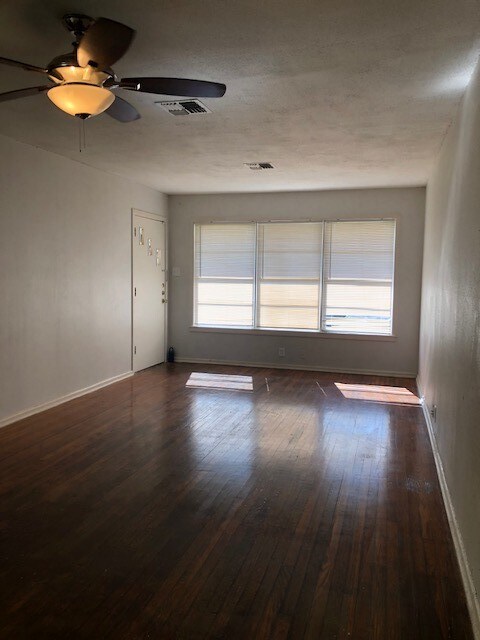 Building Photo - 922 Barracuda Pl