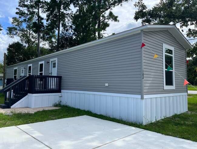 Building Photo - Conroe Estates