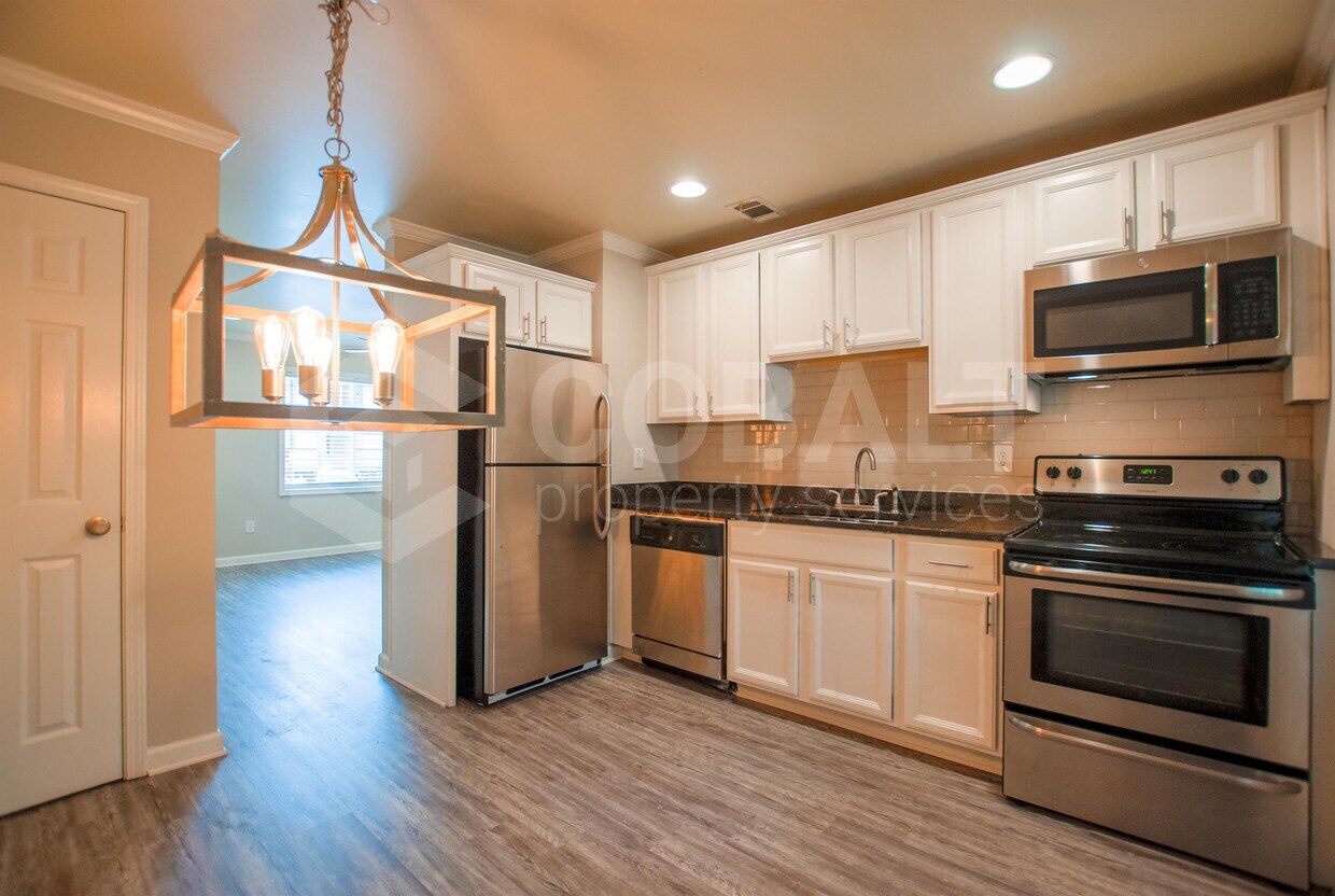 Foto principal - 2145 Bolton Rd NW