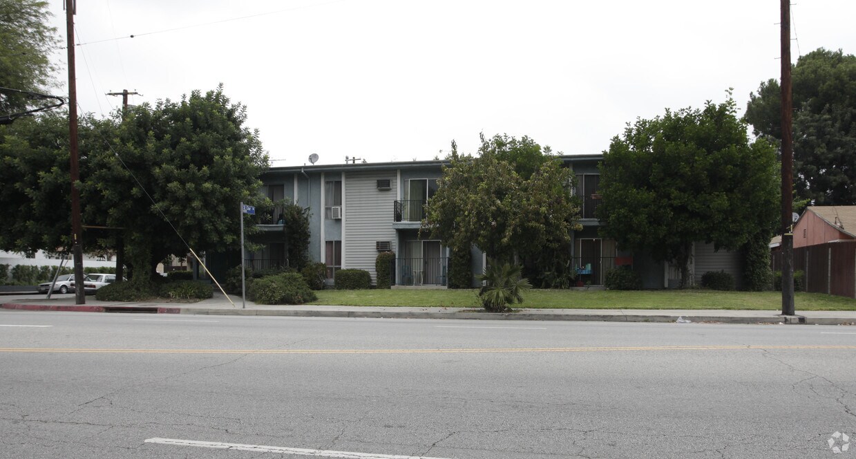 Building Photo - 12221 Oxnard