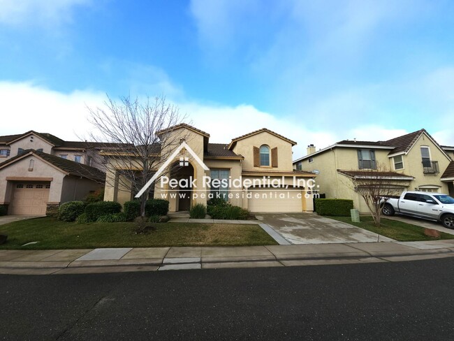 Foto del edificio - Wonderful 4bd/2.5ba Elk Grove Home with 3 ...