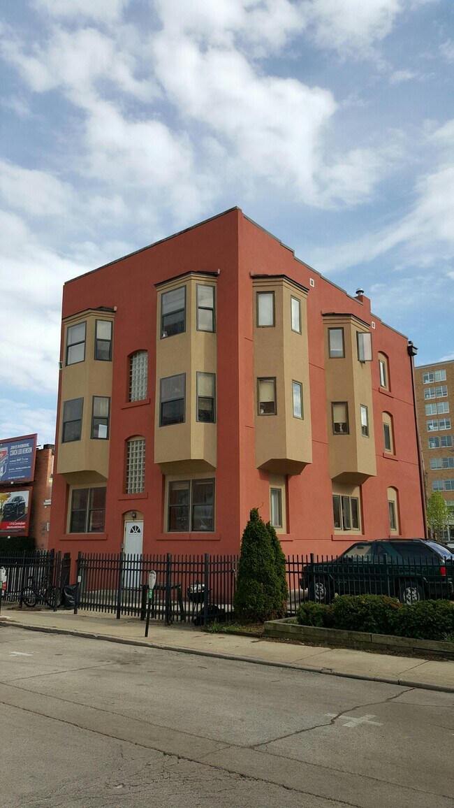 111 W Washington St Unit 7, Champaign, IL 61820 Apartments in