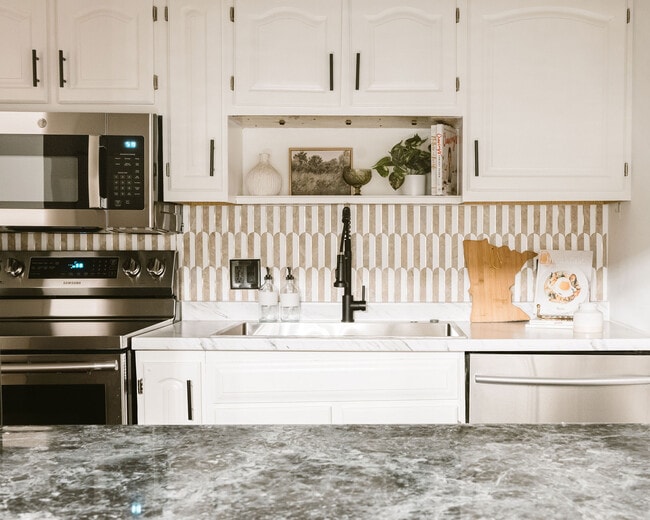 Building Photo - 35 Nathan Ln N