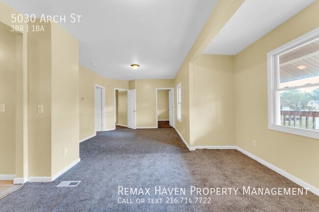 Building Photo - 5030 Arch St. UP, Maple Heights - Spacious...
