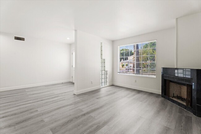 Foto del edificio - 2138 Midvale Ave