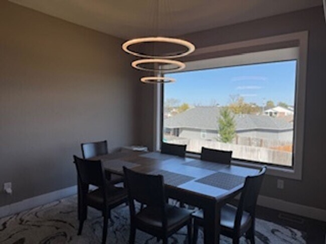 Foto del edificio - 4 Bedroom Single Family Home in Ozark